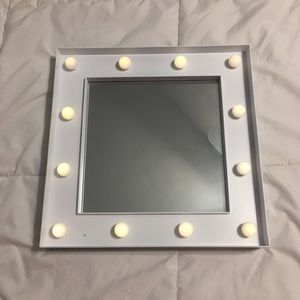 BATTERY POWERED mini mirror 8x8
